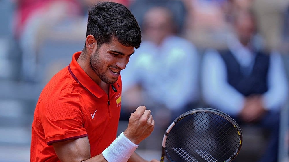 | Photo: AP/Andy Wong : Carlos Alcaraz reacts after scoring a point against Felix Auger-Aliassime 